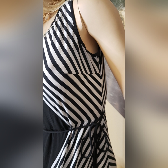 👗Women's Pre-loved Short-sleeved Dress 👗 - Picture 5 of 10